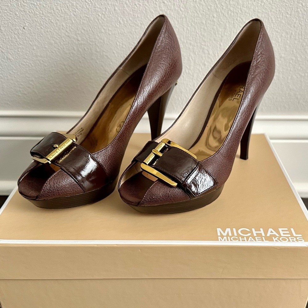 Michael Kors 7.5 brown platform pump, peep toe